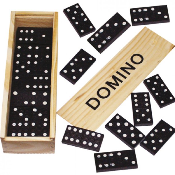 Dominospil i tr